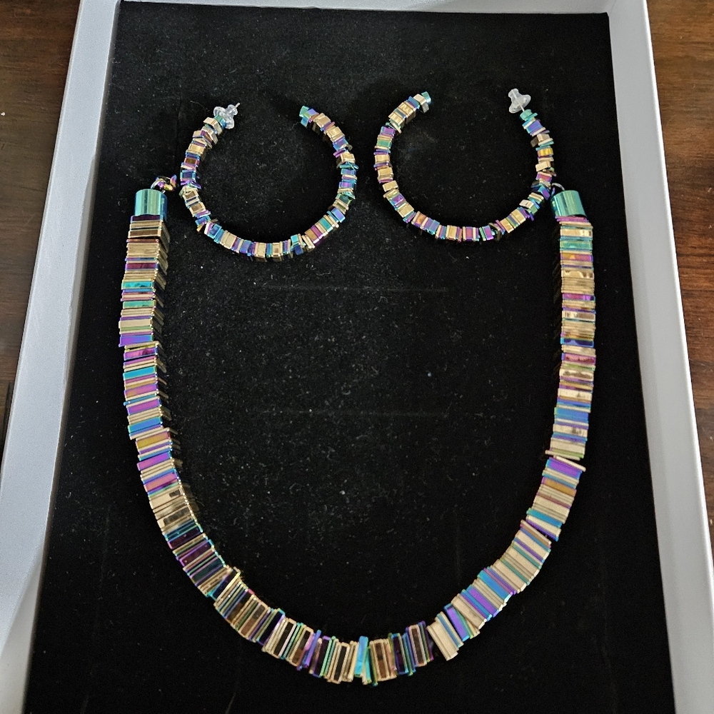 Mus necklace & hoop earrings in rainbow